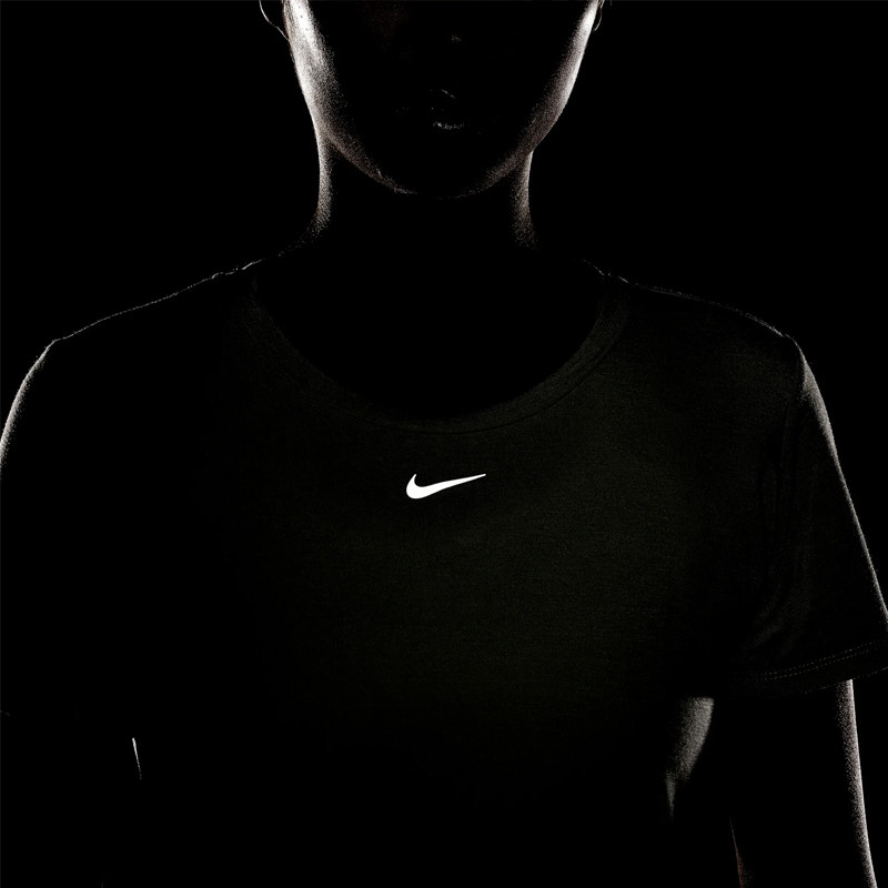BAJU TRAINING NIKE Wmns Dri-fit One Luxe Short Sleeve Top