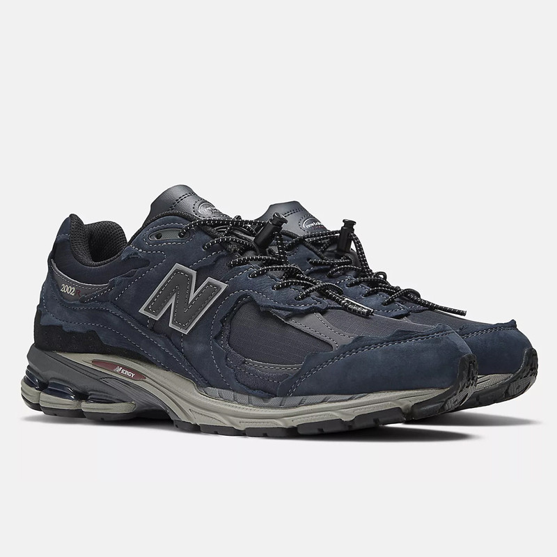 SEPATU SNEAKERS NEW BALANCE 2002R Protection Pack